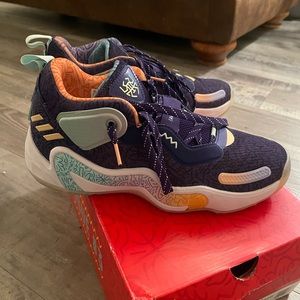 DON Issue 3.  Only worn a few times.